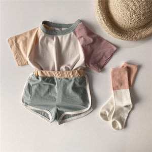 
            
                Load image into Gallery viewer, Infant and young children&amp;#39;s Korean version of summer suits simple and casual color-blocking shoulder short-sleeved t-shirt + shorts cotton baby two-piece suit
            
        